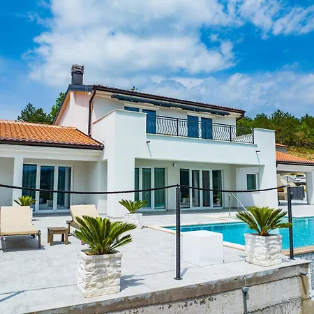 Semesterbostad Bella By Interhome *