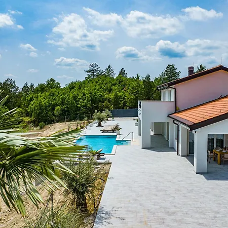 Semesterbostad Bella By Interhome