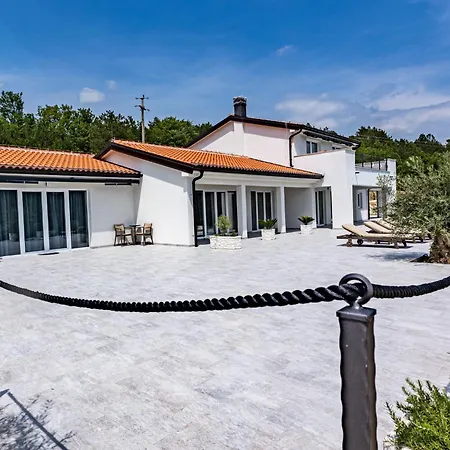 Semesterbostad Bella By Interhome *